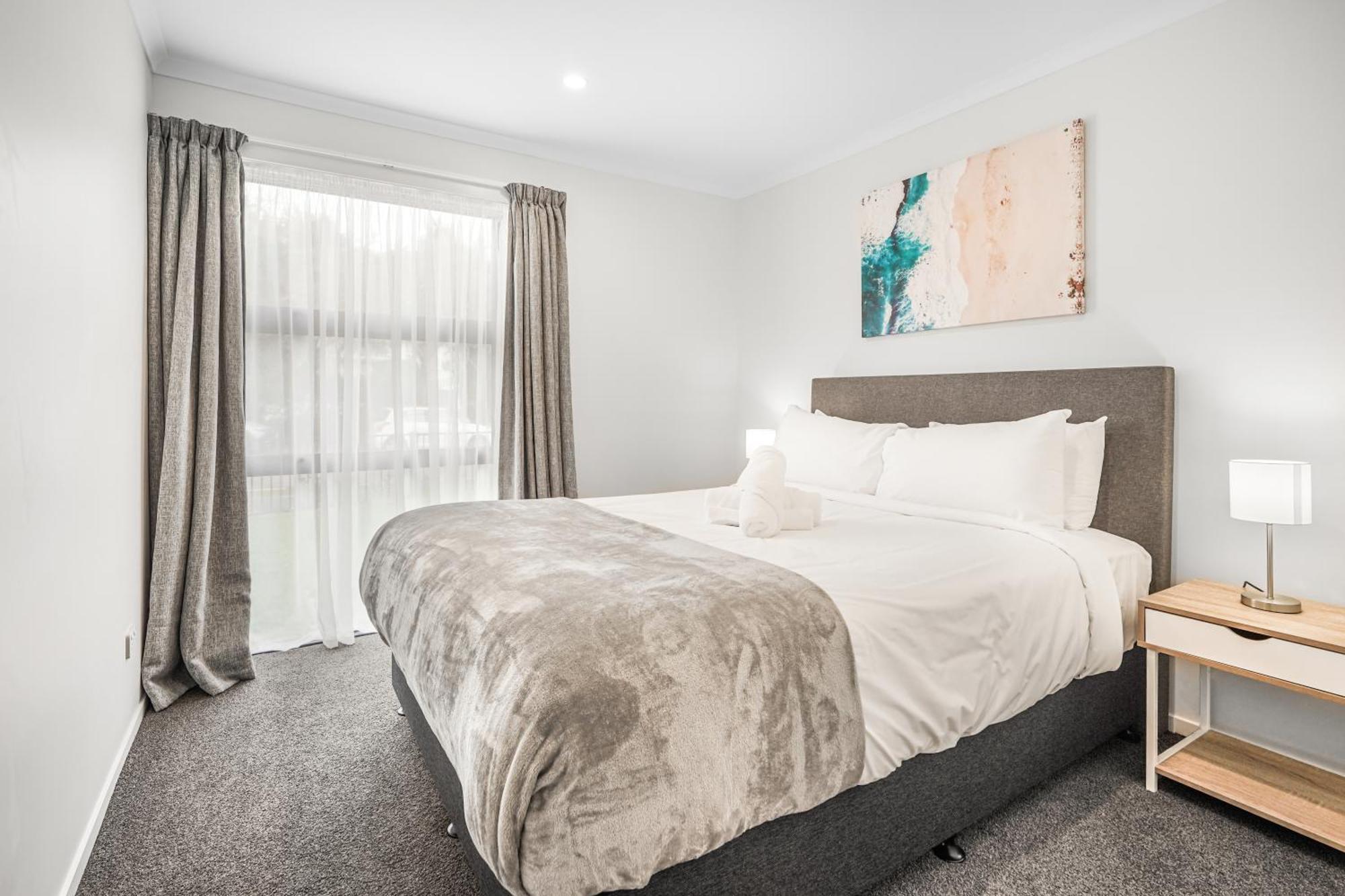 Modern Retreat With King Bed - By Kosh Bnb Hamilton Kültér fotó