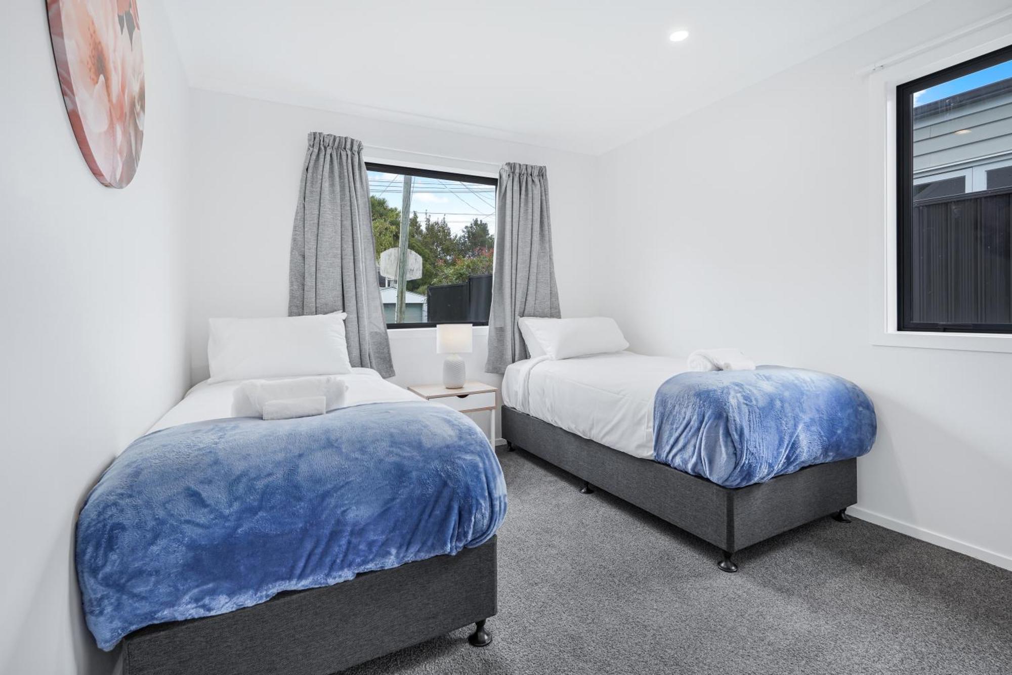 Modern Retreat With King Bed - By Kosh Bnb Hamilton Kültér fotó